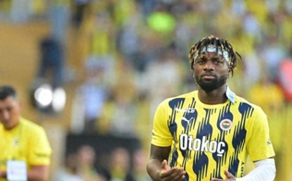 Saint Maximan bùng nổ một loạt các câu chuyện bên trong về Fenerbahce