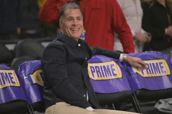 Lakers đã tiến hành đàm phán