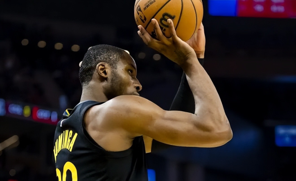 Thị trường miễn phí NBA bước
