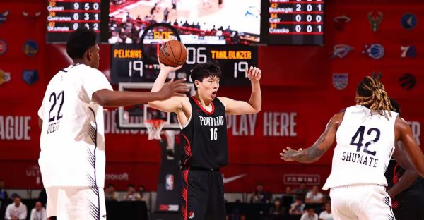 15 điểm, 3 rebound và 2 hỗ t