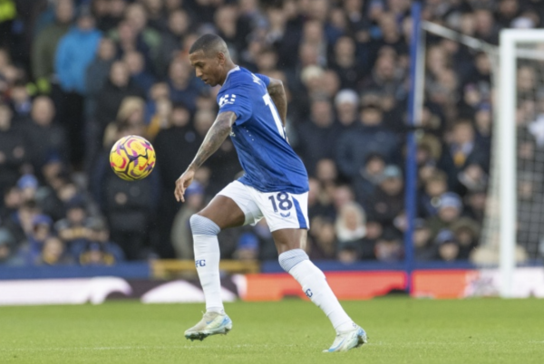 Watford để mắt đến Ashley Yo